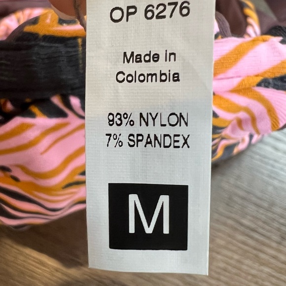 Maaji M tropical print reversible bikini top criss cross straps - Picture 6 of 10